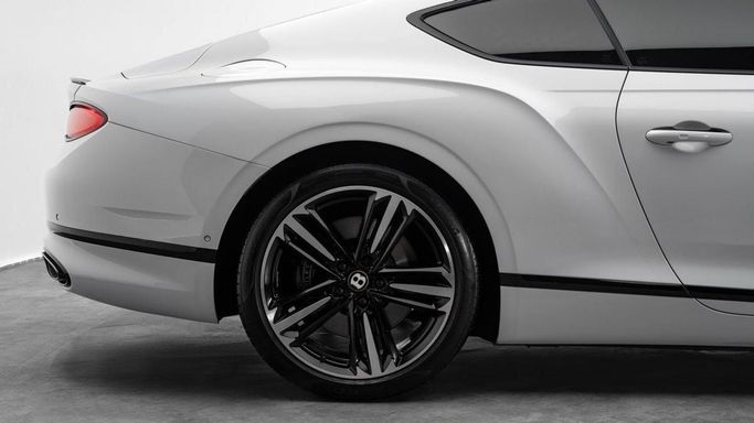 Used Bentley Continental GT III, 6.0 l, 2019 in Dubai by Al Ain Class Motors, White color. GCC Specs | AUTO.AE
