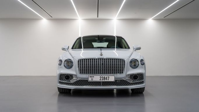 Bentley Flying Spur III, 2021 седан бизнес класса в Дубае от POF RENTAL серебристый цвет | AUTO.AE
