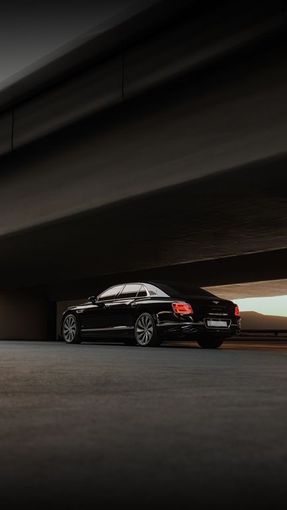 Bentley Flying Spur III, 2021 седан бизнес класса в Дубае от AVA car rental черный цвет | AUTO.AE