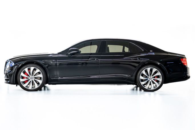 Bentley Flying Spur III, 2021 седан бизнес класса в Дубае от POF RENTAL черный цвет | AUTO.AE