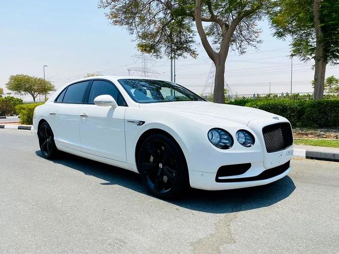 Подержанный Bentley Flying Spur II, 6.0 л, 2018 в Дубае от Formula Motors Белый цвет. Японская | AUTO.AE