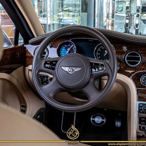 Used Bentley Mulsanne II Facelift, 6.8 l, 2018 in Dubai by Q Motors, Silver color. GCC Specs | AUTO.AE