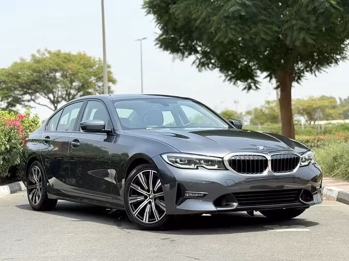 Подержанный BMW 3 Series 320i VII (G2x), 2.0 л, 2020 в Дубае от Alta Class Motors Серый цвет. GCC | AUTO.AE