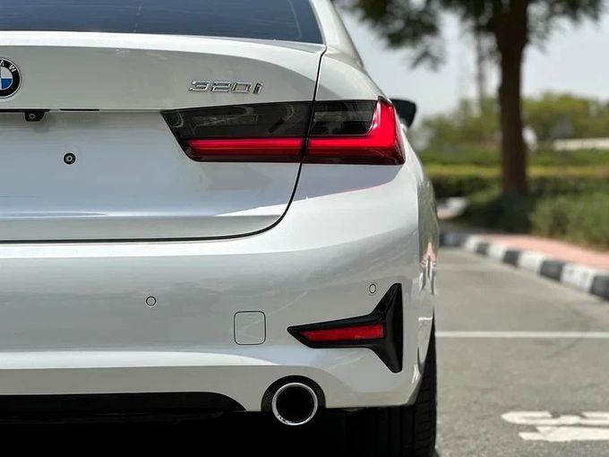 مستعملة BMW 3 Series 320i سابعاً (G2x), 2.0 l, 2020 في في دبي من Alta Class Motors، اللون أبيض. مواصفات الخليج | AUTO.AE