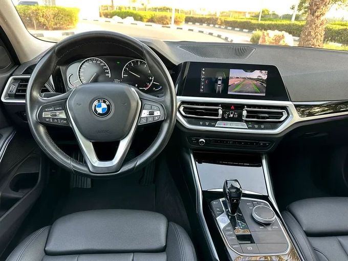 مستعملة BMW 3 Series 320i سابعاً (G2x), 2.0 l, 2020 في في دبي من Alta Class Motors، اللون أبيض. مواصفات الخليج | AUTO.AE