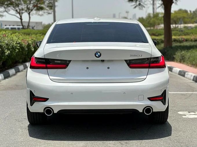 مستعملة BMW 3 Series 320i سابعاً (G2x), 2.0 l, 2020 في في دبي من Alta Class Motors، اللون أبيض. مواصفات الخليج | AUTO.AE