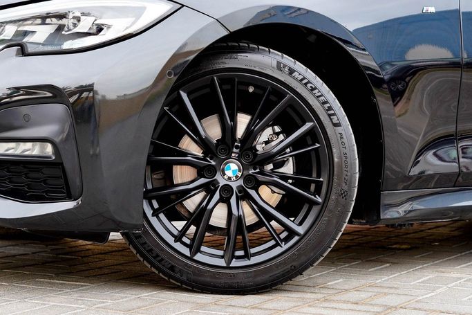 Used BMW 3 Series 320i VII (G2x), 2.0 l, 2021 in Dubai by Linda Cars, Black color. GCC Specs | AUTO.AE