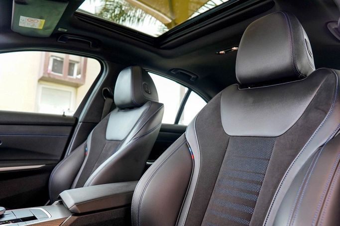 Used BMW 3 Series 320i VII (G2x), 2.0 l, 2021 in Dubai by Linda Cars, Black color. GCC Specs | AUTO.AE