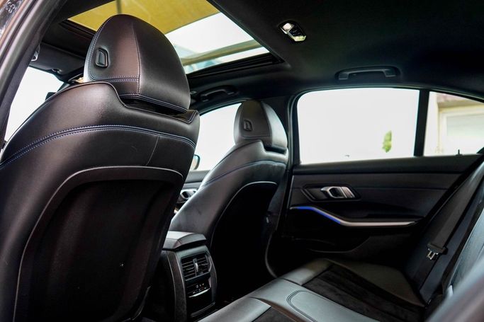 Used BMW 3 Series 320i VII (G2x), 2.0 l, 2021 in Dubai by Linda Cars, Black color. GCC Specs | AUTO.AE