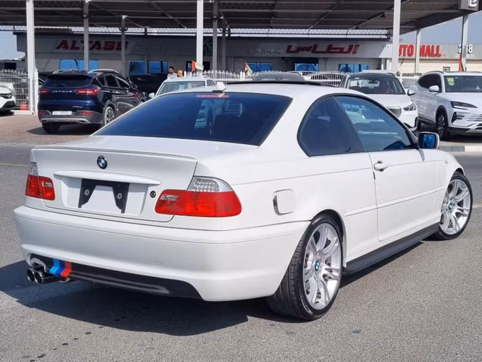 Подержанный BMW 3 Series 330i V (E90/E91/E92/E93), 3.0 л, 2005 в Дубае от Saeed Auto Белый цвет. Японская | AUTO.AE