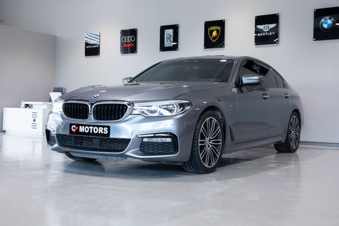Подержанный BMW 5 Series VII (G30/G31), 2.0 л, 2019 в Дубае от C7 Motors Серебристый цвет. GCC | AUTO.AE