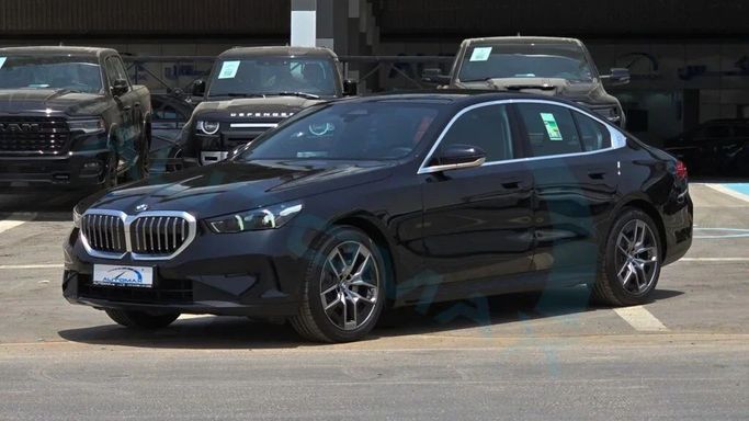 Новый BMW 5 Series 520i VIII (G60/G61/G68), 2.0 л, 2025 в Дубае от Auto Max Group Черный цвет. GCC | AUTO.AE
