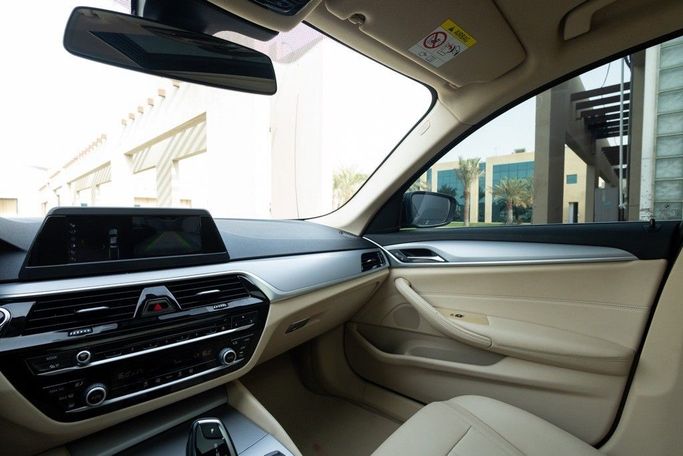 Used BMW 5 Series 520i VII (G30/G31), 2.0 l, 2019 in Dubai by Linda Cars, Black color. GCC Specs | AUTO.AE