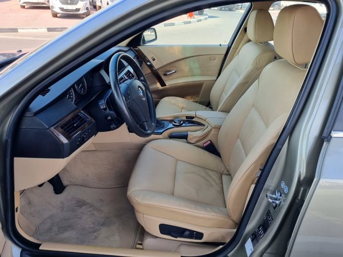 Подержанный BMW 5 Series 525i V (E60/E61), 2.5 л, 2006 в Дубае от Saeed Auto Коричневый цвет. Японская | AUTO.AE