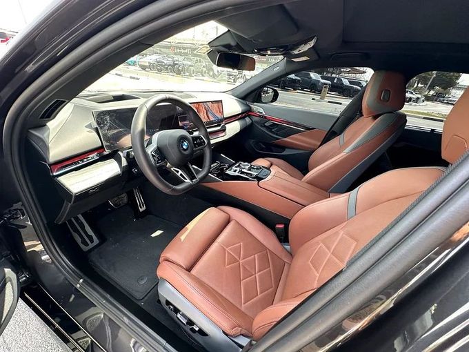 Used BMW 5 Series 520i VIII (G60/G61/G68), 2.0 l, 2024 in Dubai by Formula Motors, Black color. GCC Specs | AUTO.AE