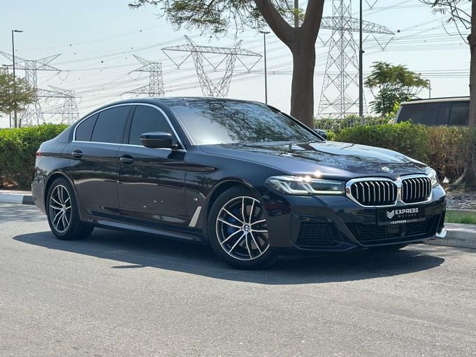 Подержанный BMW 5 Series 520i VII (G30/G31) Рестайлинг, 2.0 л, 2023 в Дубае от Express Motors Черный цвет. Корейская | AUTO.AE