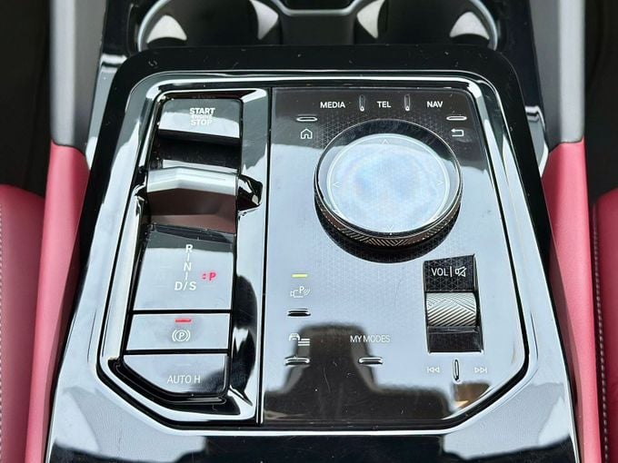 Подержанный BMW 5 Series 530i VIII (G60/G61/G68), 2.0 л, 2024 в Дубае от Express Motors Серый цвет. Американская | AUTO.AE
