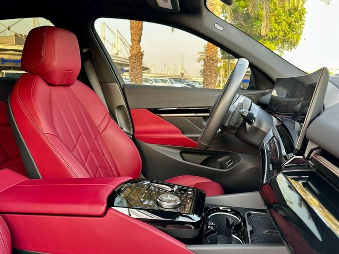 Подержанный BMW 5 Series 530i VIII (G60/G61/G68), 2.0 л, 2024 в Дубае от Express Motors Серый цвет. Американская | AUTO.AE
