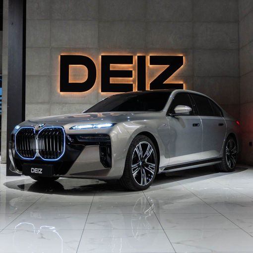 BMW 7 Series 740i VII (G70), 2024 седан бизнес класса в Дубае от DEIZ серебристый цвет | AUTO.AE