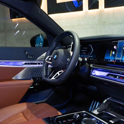 BMW 7 Series 740i VII (G70), 2024 седан бизнес класса в Дубае от DEIZ серебристый цвет | AUTO.AE