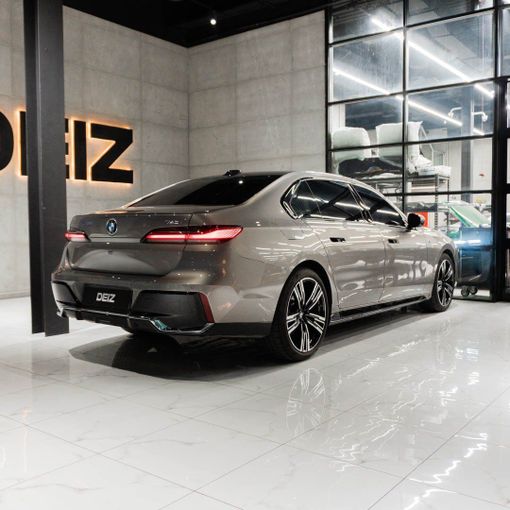 BMW 7 Series 740i VII (G70), 2024 седан бизнес класса в Дубае от DEIZ серебристый цвет | AUTO.AE