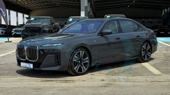 New BMW 7 Series 735i VII (G70), 3.0 l, 2025 in Dubai by Auto Max Group, Grey color. GCC Specs | AUTO.AE