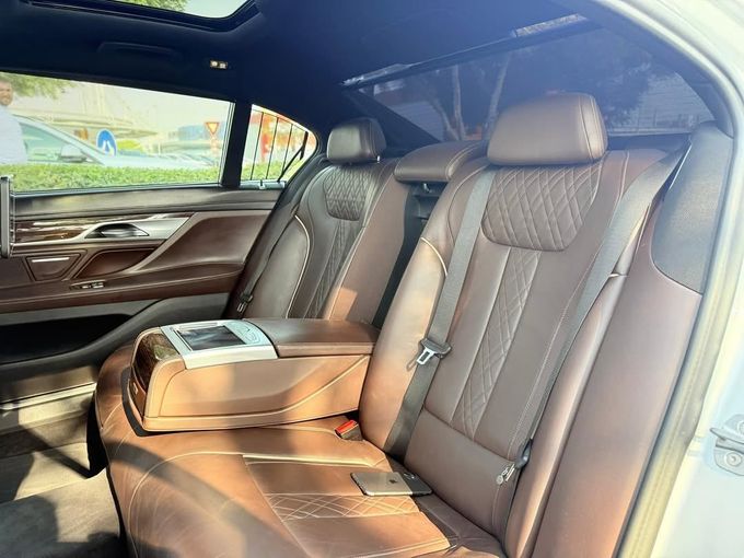 جديدة BMW 7 Series 730i عملية شد الوجه السادس (G11/G12), 2.0 l, 2020 في في دبي من Alta Class Motors، اللون فضي. مواصفات الخليج | AUTO.AE