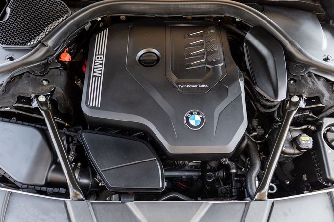 Подержанный BMW 7 Series 730Li VI (G11/G12) Рестайлинг, 2 л, 2021 в Дубае от Linda Cars Черный цвет. GCC | AUTO.AE