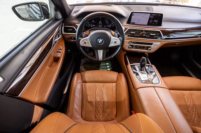 Подержанный BMW 7 Series 730Li VI (G11/G12) Рестайлинг, 2 л, 2021 в Дубае от Linda Cars Черный цвет. GCC | AUTO.AE