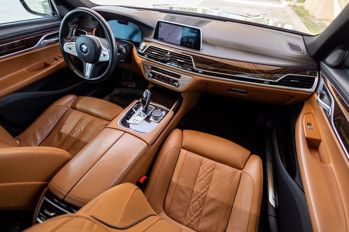 Подержанный BMW 7 Series 730Li VI (G11/G12) Рестайлинг, 2 л, 2021 в Дубае от Linda Cars Черный цвет. GCC | AUTO.AE