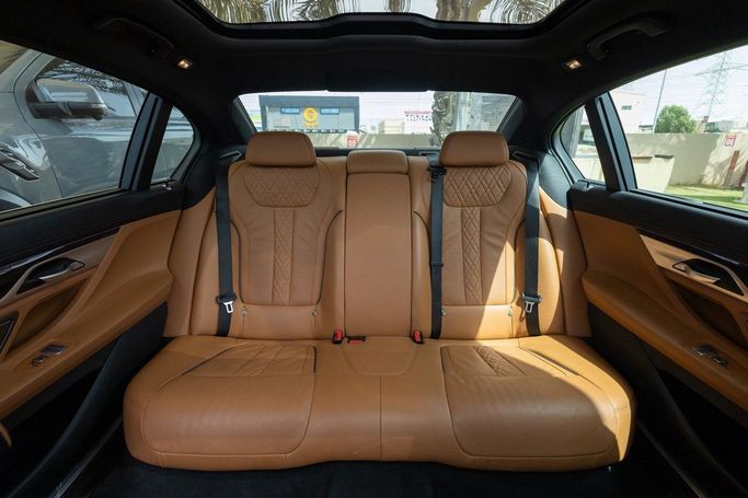 Подержанный BMW 7 Series 730Li VI (G11/G12) Рестайлинг, 2 л, 2021 в Дубае от Linda Cars Черный цвет. GCC | AUTO.AE