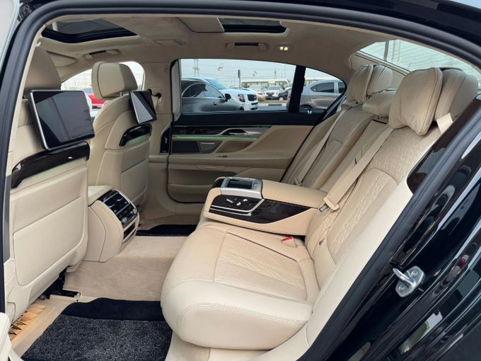 Подержанный BMW 7 Series 750Li VI (G11/G12), 4.4 л, 2016 в Дубае от Saeed Auto Черный цвет. Японская | AUTO.AE