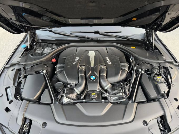 Подержанный BMW 7 Series 750Li VI (G11/G12), 4.4 л, 2016 в Дубае от Saeed Auto Черный цвет. Японская | AUTO.AE