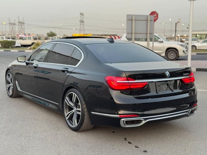 Подержанный BMW 7 Series 750Li VI (G11/G12), 4.4 л, 2016 в Дубае от Saeed Auto Черный цвет. Японская | AUTO.AE