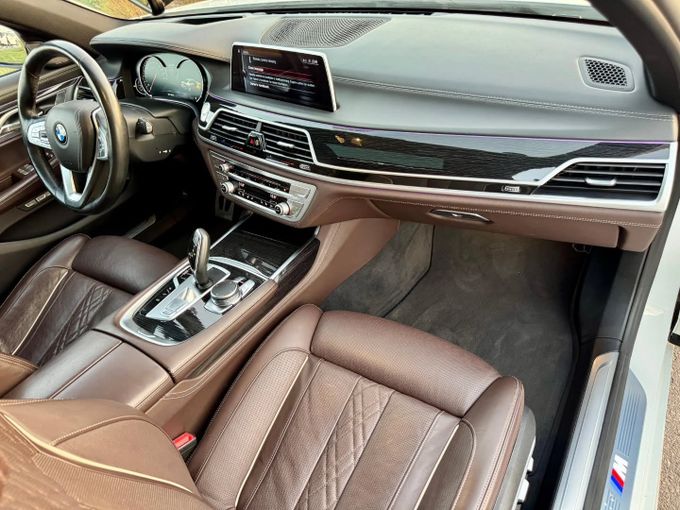 Used BMW 7 Series 750i VI (G11/G12), 4.4 l, 2016 in Dubai by Saeed Auto, White color. Japanese Specs | AUTO.AE