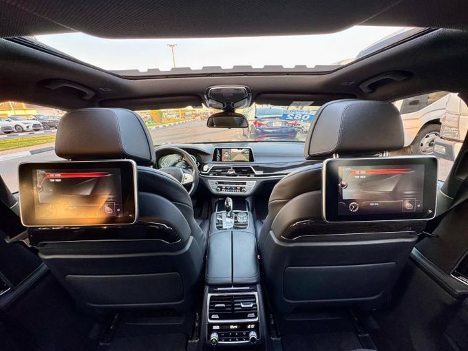 Used BMW 7 Series 750i VI (G11/G12), 4.4 l, 2017 in Dubai by Saeed Auto, Black color. Japanese Specs | AUTO.AE