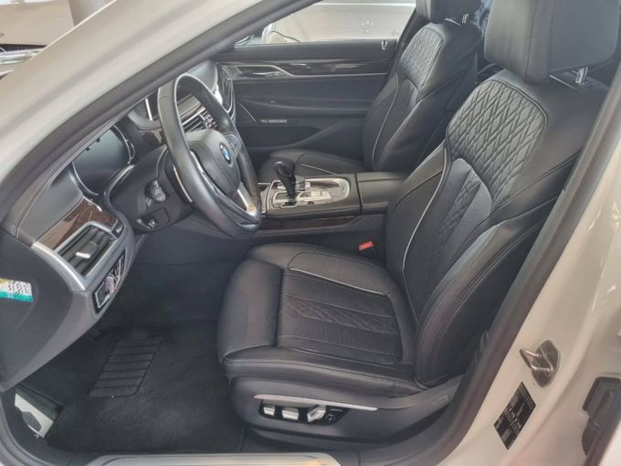 Подержанный BMW 7 Series 750i VI (G11/G12), 4.4 л, 2017 в Дубае от Saeed Auto Белый цвет. Японская | AUTO.AE
