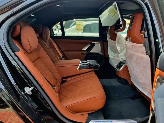 Новый BMW 7 Series 740i VII (G70), 3.0 л, 2025 в Дубае от Auto Gallery DXB Черный цвет. GCC | AUTO.AE