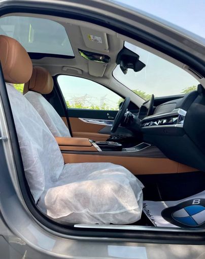 Новый BMW 7 Series 735i VII (G70), 3.0 л, 2025 в Дубае от Auto Gallery DXB Серебристый цвет. GCC | AUTO.AE