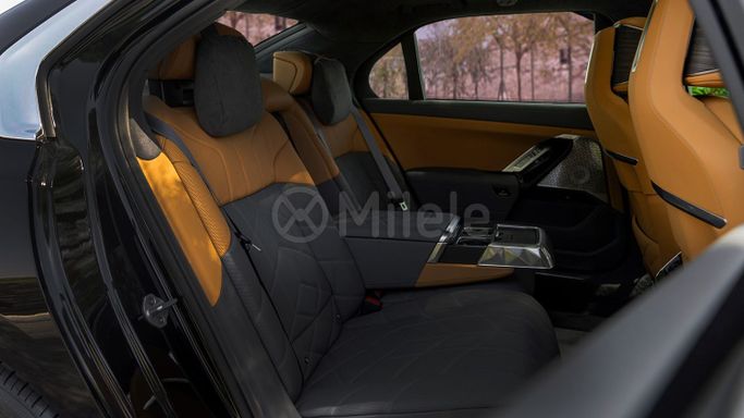 Новый BMW 7 Series 760i xDrive VII (G70), 4.4 л, 2025 в Дубае от Milele Черный цвет. Other | AUTO.AE