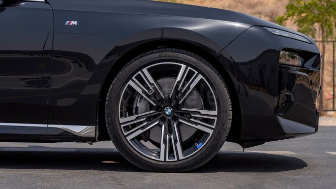 Новый BMW 7 Series 760i xDrive VII (G70), 4.4 л, 2025 в Дубае от Milele Черный цвет. Other | AUTO.AE