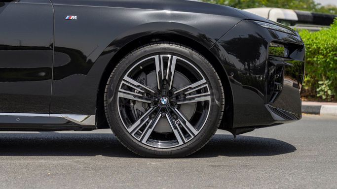 Новый BMW 7 Series 760i xDrive VII (G70), 4.4 л, 2025 в Дубае от Milele Черный цвет. Other | AUTO.AE