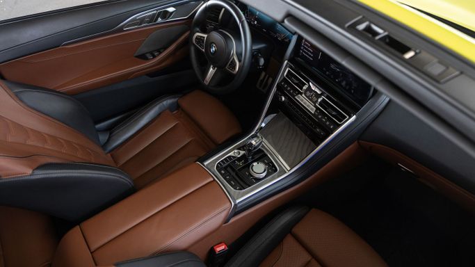 BMW 8 Series 840i II (G14/G15/G16) Рестайлинг, 2023 кабриолет бизнес класса в Дубае от AVA car rental зеленый цвет | AUTO.AE