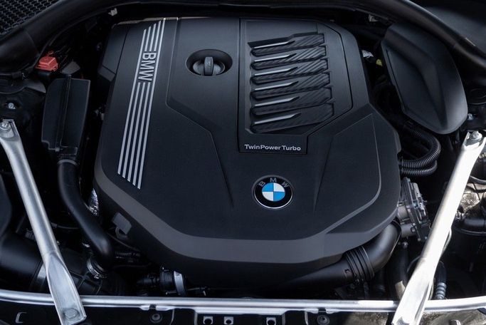 Подержанный BMW 8 Series 840i II (G14/G15/G16) Рестайлинг, 3.0 л, 2023 в Дубае от Linda Cars Зеленый цвет. GCC | AUTO.AE