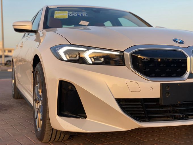 Новый BMW i3 35L I (G28), 2023 в Дубае от MENAMOTORS Белый цвет. Китайская | AUTO.AE