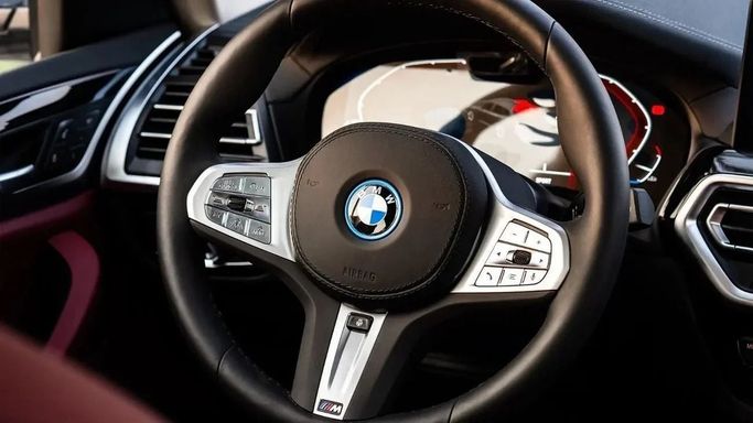 Новый BMW iX3 I (G08) Рестайлинг, 2025 в Дубае от Altass Motors Белый цвет. Other | AUTO.AE