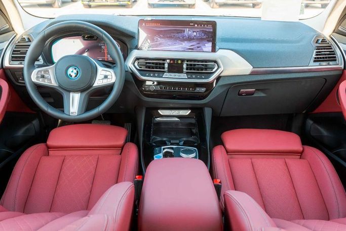 Новый BMW iX3 I (G08) Рестайлинг, 2025 в Дубае от Albakheet Motors Черный цвет. Китайская | AUTO.AE