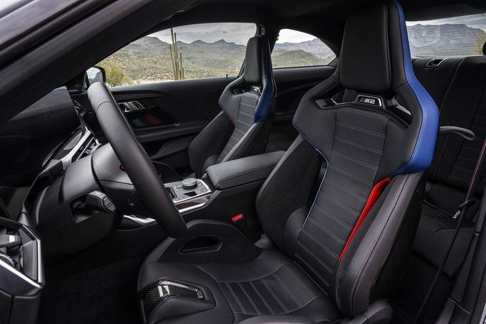 BMW M2 G87, 2024 купе спорт класса в Дубае от DEIZ голубой цвет | AUTO.AE