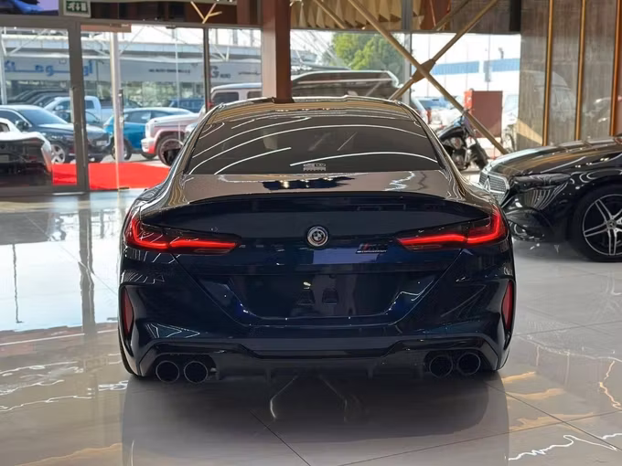 Подержанный BMW M8 Competition I (F91/F92/F93) Рестайлинг, 4.4 л, 2022 в Дубае от Orient Auto FZE Синий цвет. Корейская | AUTO.AE