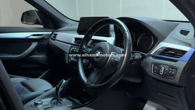 Подержанный BMW X1 20i xDrive II (F48) Рестайлинг, 2.0 л, 2021 в Дубае от Alhamd Motors Черный цвет. Other | AUTO.AE